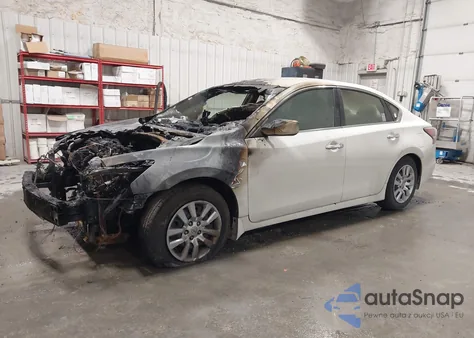 2015 Nissan Altima 2.5 S z USA, uszkodzony, nr VIN 1N4AL3AP4FC153289